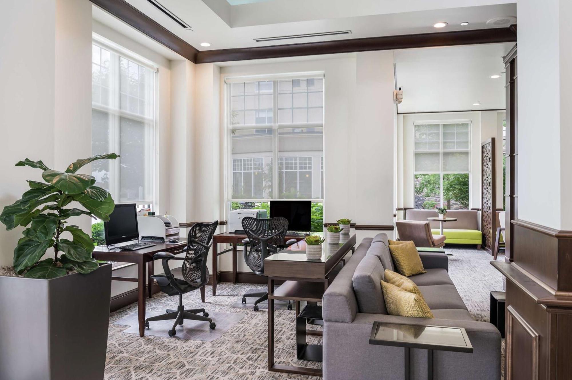 Hilton Garden Hotel 3*
